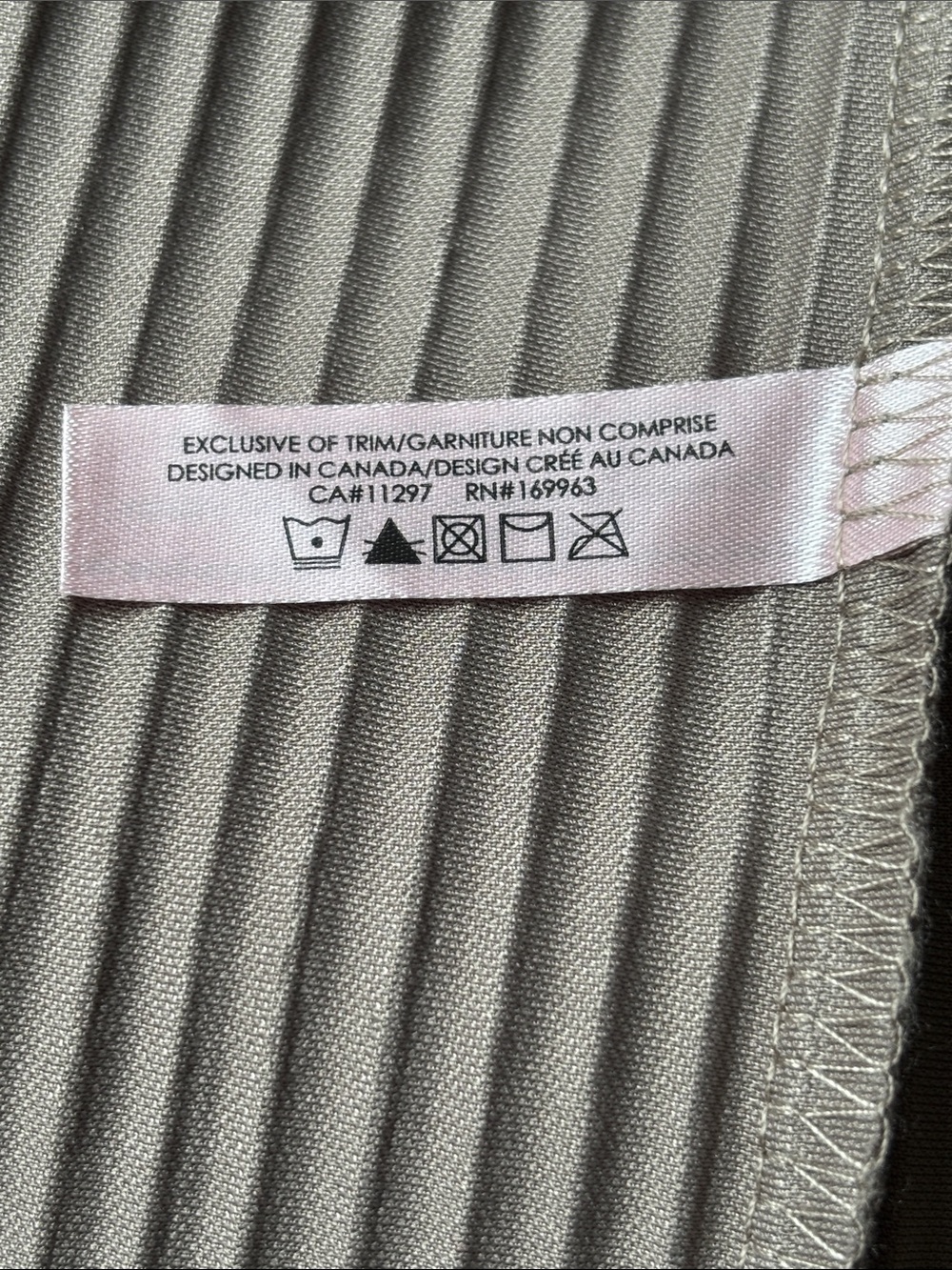 LA VIE EN ROSE (en lounge) Sleeveless Maxi Ribbed Raw Edge Hem Shift Dress - Picture 4 of 5